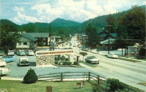 Gatlinburg Tennessee Street Scene Gas Station GS-152 Cline Co Postcard 21-6342