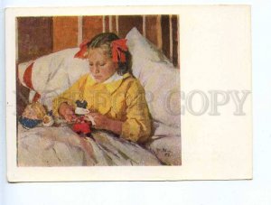 227668 UKRAINE Yablonska a cold girl w / DOLL old postcard