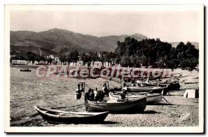 Postcard Old Banyuls Sur Mer beach And The City Square