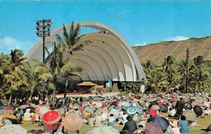 HONOLULU, Hawaii HI   WAIKIKI BAND SHELL~Kapiolani Park Crowd  ca1960's Postcard