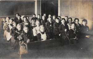 G72/ Plattesville? Wisconsin RPPC Postcard c1910 Interior Students School Class