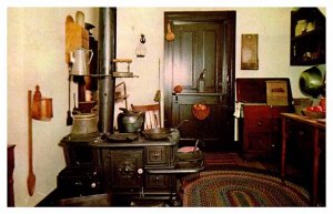 Postcard HOUSE SCENE Springfield Illinois IL AT4015