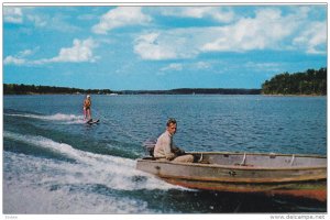 Boating On Kentucky Lake, Water Skiing, GILBERTSVILLE, Kentucky, 40-60's