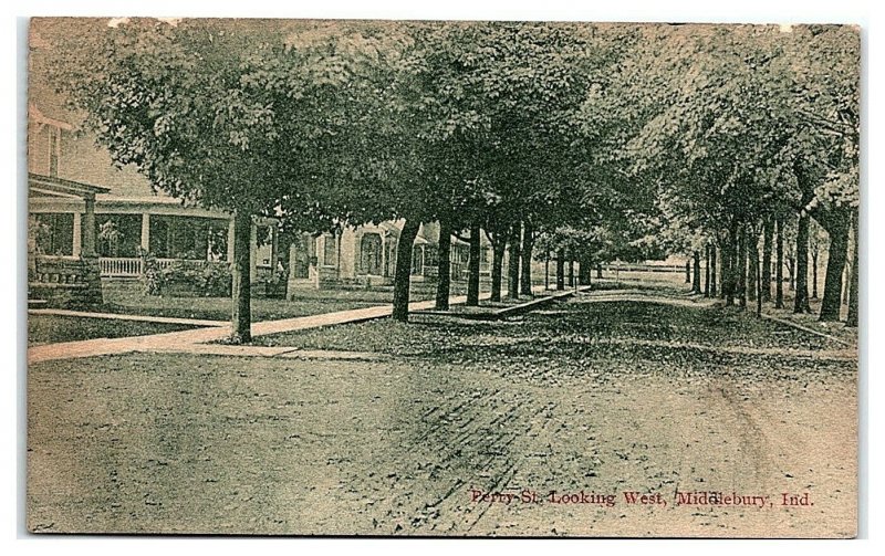 Berry Street looking West, Middlebury, IN Postcard *7E23 United