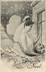 CPA AK Angel Arriving to a House with Presents - Christmas ANGELS (777496)