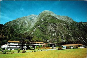 Southland, New Zealand  MILFORD HOTEL  Milford Sound  4X6 Advertising Postcard