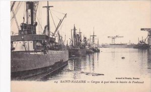 France Saint Nazaire Cargos a quai dans le bassin de Penhouet