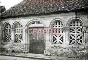 Postcard Modern Surroundings of Saint Sauveur en Puisaye (Yonne) Moutiers Chu...