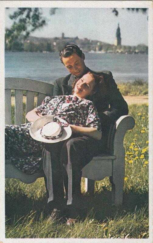 Lovers couple lady hat postcard