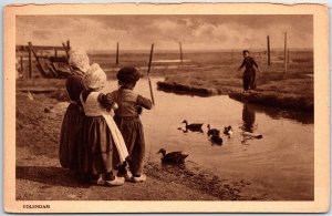 VINTAGE POSTCARD DUTCH CHILDREN SCENE DUCKS WATER TRADITIONAL VOLENDAM COSTUME