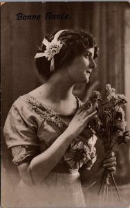 Victorian Lady Vintage Postcard C003