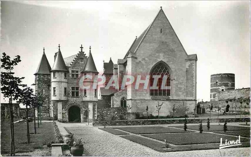 Postcard Modern Angers (Maine et Loire) Interior Court of Chateau Le Chatelet...