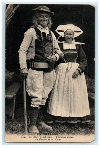 c1910 En Bretagne Les vieux Louchouarn Traditional Costumes France Postcard