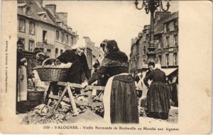 CPA VALOGNES Vieille Normande de Rocheville au Marché aux légumes (38620)