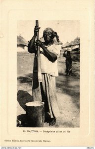 CPA AK Majunga- Senegalaise pilant du Riz MADAGASCAR (819124)