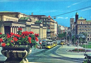 VINTAGE CONTINENTAL SIZE POSTCARD TRAM & STREEET SCENE STUTTGART GERMANY