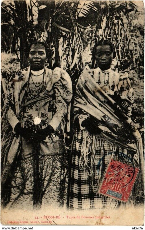CPA AK Nossi Be- Types de Femmes Indigenes MADAGASCAR (819028)