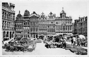 Bruxelles-Brussels Belgium~Grand Place-Grote Markt~Vendors with Carts~1955 Pc