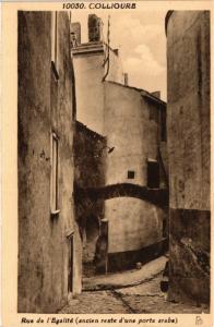 CPA COLLIOURE - Rue de l'Egalite (ancien reste d'une porte arabe) (451225)