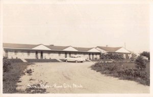 Rose City Michigan Scenic Motel Real Photo Vintage Postcard AA32114