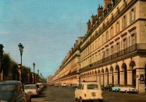 VINTAGE CONTINENTAL SIZE POSTCARD 1960s RUE DE RIVOLI STREET SCENE PARIS FRANCE