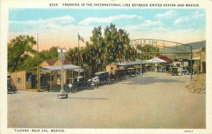 Postcard Mexico Crossing International 1920s autos Western 23-2251
