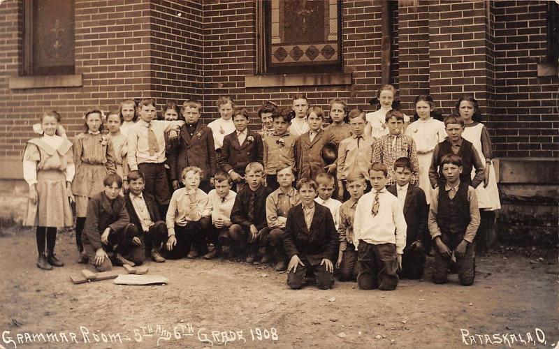 Ohio Postcard Real Photo RPPC c1910 PATASKALA Grammar Room 5-6 Grade Students