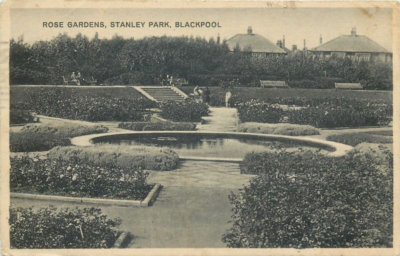 Postcard UK England Blackpool, Lancashire Stanley Park rose gardens