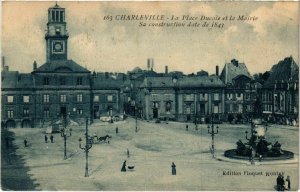 CPA Charleville La Place Ducale et la Mairie (992826)