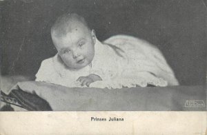 Infant royalty Juliana of the Netherlands - foto Guy de Coral postcard