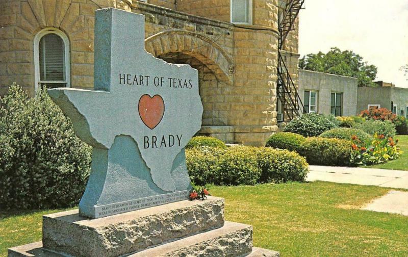 BRADY, TX Texas HEART OF TEXAS MONUMENT~Court House McColluch Co Chrome Postcard