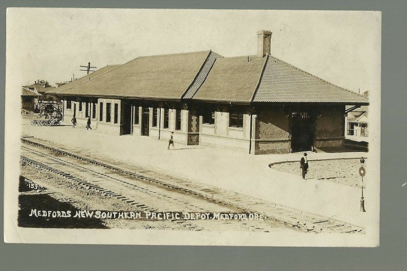 Medford OREGON RPPC 1910 DEPOT Train Station S.P. R.R. Southern Pacific Railroad