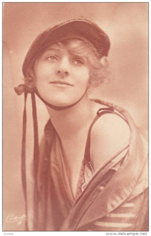 Woman in cap , bare shoulder , 00-10s ; TUCK