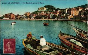 CPA Le LAVANDOU - Vue générale prise du Port (635266)