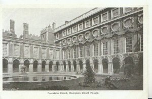 Middlesex Postcard - Fountain Court - Hampton Court Palace - Ref TZ10148