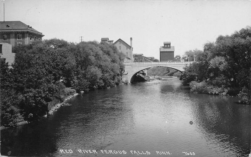 Fairmont Minnesota~Red River Scene~Arched Bridge~Bldgs on Shore~c1920 RPPC