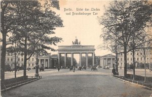 uk42104 unter den linden und brandenburger tor berlin germany