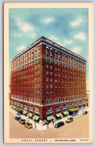 Des Moines Iowa~Hotel Savery Bldg Street View~Colortone~Vintage Linen Postcard