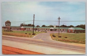 Roadside~Colonial Motor Lodge @ Springfield Missouri~Vintage Postcard