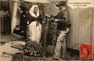 CPA AK LES SABLES-D'OLONNE La Visite des filets (869015)