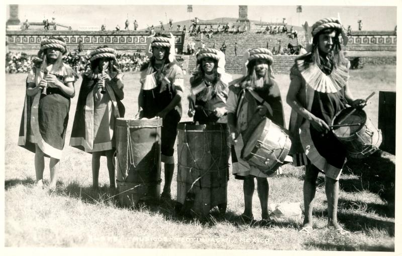 Mexico - Teotihuacan. Musicians.    *RPPC