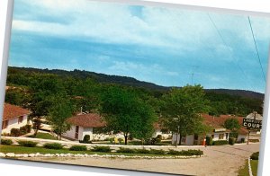 Branson Missouri~Lampliter Court Motel On US Hwys 65 & 160~Vintage Postcard