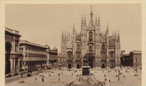 Italy Milano Piazza del Duomo Photo