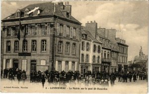 CPA Landerneau- La Mairie sur le quai St Houardon FRANCE (1026716)