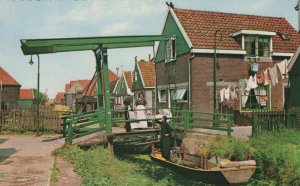 Netherlands Postcard - Dutch Life - Volendam  RS24171