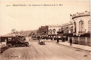CPA DEAUVILLE - Le Casino et le Boulevard de la Mer (422508)