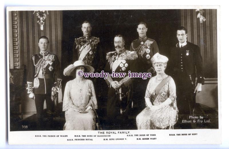 r3049 - Family Group of the Duke of York's Wedding, by Elliot & Fry - postcard