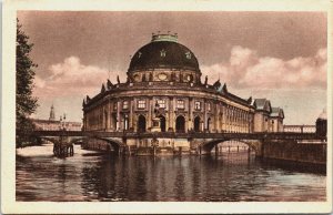 Germany Berlin Kaiser Friedrich Museum Vintage Postcard B132