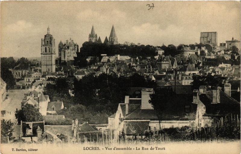 CPA LOCHES - Vue d'ensemble - La Rue de TOURS (299055)