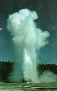 Vintage Postcard Giant Geyser Upper Geyser Basin Yellowstone National Park
